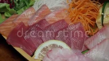 新鲜生生生鱼片套装。 正宗日本菜。 传统食物